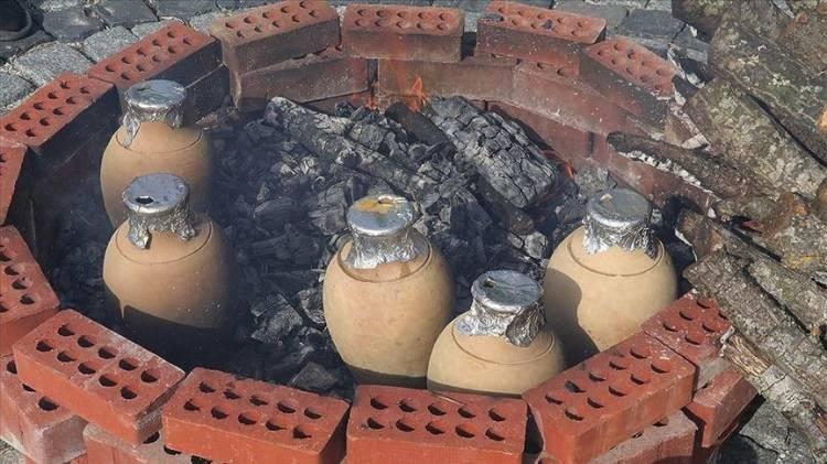 <p><span style="color:#B22222"><strong>80. YOZGAT - </strong></span></p>

<p> </p>

<p>Testi Kebabı</p>
