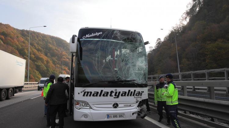 <p>Kazanın ardından olay yerine sağlık ve jandarma ekibi sevk edildi. Yaralı sürücü A.Y. ambulansla hastaneye kaldırıldı.</p>

<p> </p>
