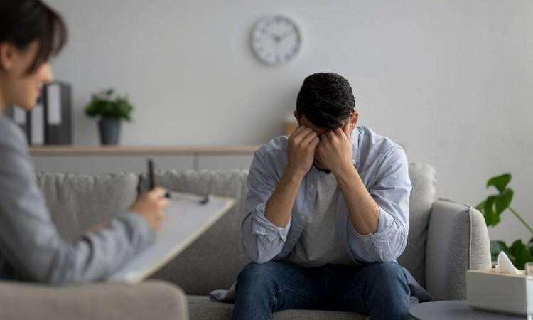 <p><span style="color:#B22222"><strong>2)  HASTALIK, ACI VE AĞRI</strong></span></p>

<p> </p>

<p><strong>“Cennette ne bir yorgunluk ne de hastalık vardır.”</strong></p>

<p> </p>

<p>Müslim, Cennet 14; Buhari, Tefsir (Vakıa) 2</p>
