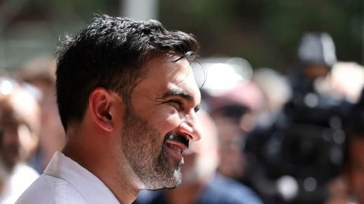 <p>Bu önemli öğüdün sadece bireysel ilişkilerde değil, aynı zamanda toplumsal yönetim ve siyasette de bir ilke edinilmesi gerektiğini vurgulayan Mamdani, "Bu öğüt, hem kendi topluluklarımız içinde birbirimize karşı davranışlarımızda hem de halka hizmetle yükümlü olan bizlerin liderlik anlayışında yol gösterici olmalı," ifadelerini kullandı.</p>
