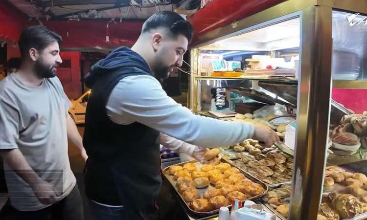 <p><span style="color:#800000"><strong>BAKANLIK HAREKETE GEÇTİ</strong></span></p>

<p>Ticaret Bakanlığı, sosyal medyada tartışma yaratan paylaşım sonrası konuyla ilgili inceleme başlattı. Yapılan denetimlerde satışın Konak ilçesinde seyyar bir boyoz arabasında gerçekleştirildiği ve işletmede fiyat listesi bulunmadığı tespit edildi.</p>
