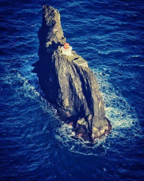 <p>Sosyal medyada yeniden dolaşıma giren bu paylaşım sayesinde, <strong>1938 yılında İzlandalı mühendislerin ve dağcıların insanüstü bir çabayla inşa ettiği bu yapı</strong>, bir anda <strong>dünyanın en çok konuşulan yerlerinden biri</strong> haline geldi.</p>
