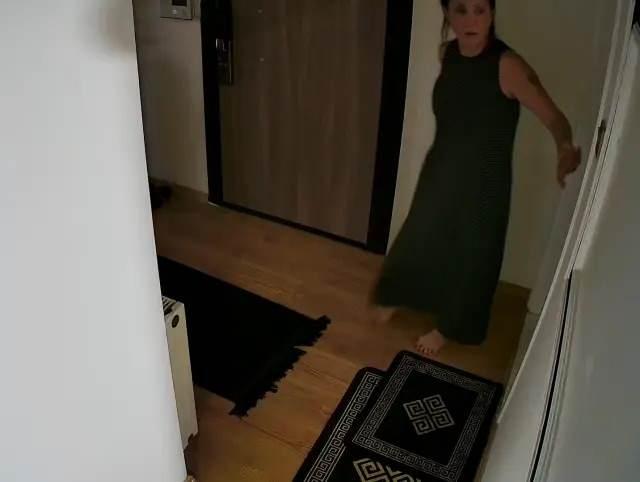 <p>Yalova'da evinin penceresinden düşerek hayatını kaybeden şarkıcı Güllü'nün ölümüyle ilgili soruşturma sürerken kızı ve oğlu ile ilgili çok sayıda iddia ortaya atıldı.</p>

<p> </p>
