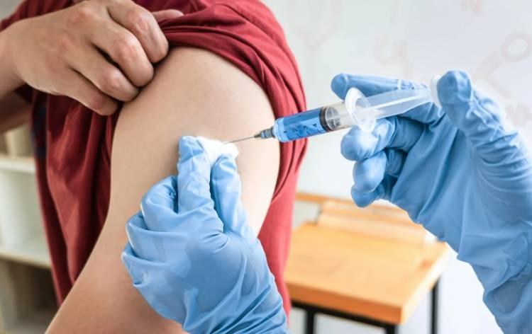 <p>Türkiye'de griple ilgili farkındalığın tam oluşmadığına ve bu enfeksiyonla ilgili yanlış bilgilerin can aldığına işaret eden Türkiye Aile Hekimleri Uzmanlık Derneği (TAHUD), ülke çapında<strong> "En güzel çağımda, grip aşım yanımda"</strong> adını taşıyan bir bilinçlendirme kampanyası başlattı.</p>
