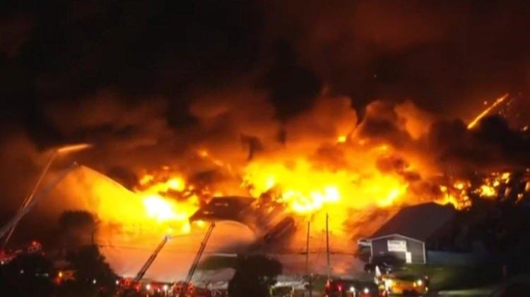 <p>Uçağın, yola 28 kişilik mürettebatla çıktığı belirtildi. Olayda en az 7 kişinin yaşamını yitirdiği, 11 kişinin ise yaralandığı duyuruldu.<br />
<br />
 </p>
