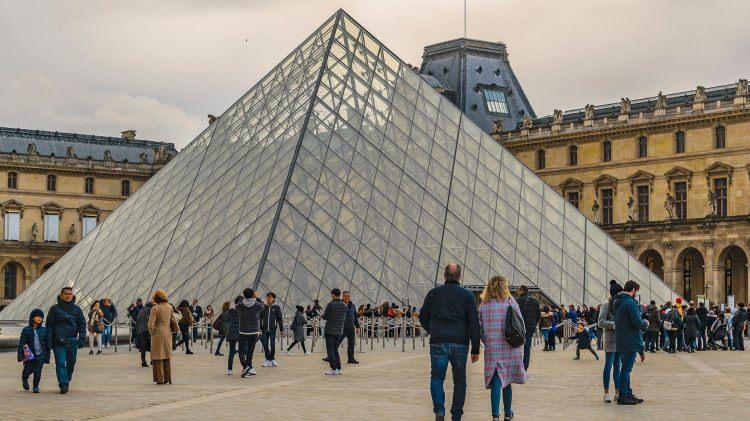 <p><strong>Ülke genelinde tepkilere neden olan şifreyi duyanlar ise "Louvre1234 yapılsaydı en azından" diyerek durumu ti'ye aldı.</strong></p>
