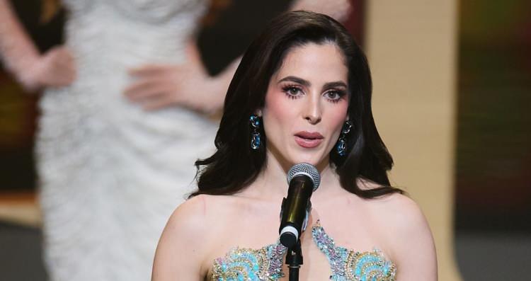 <p>Organizasyonun Tayland direktörü <strong>Nawat Itsaragrisil'in ön eleme töreninde Meksika güzeli Fatima Bosch'a karşı gösterdiği sert ve agresif tavırlar</strong> dikkat çekti.</p>
