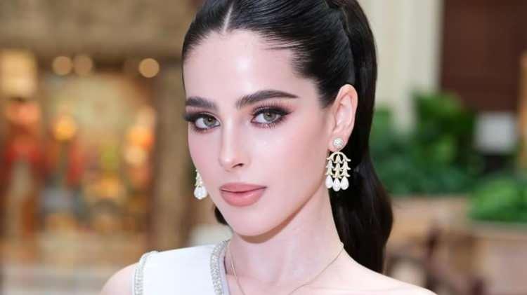 <p><strong>Meksika güzeli Fatima Bosch'a destek vermek isteyen diğer yarışmacılar</strong> o anlarda <strong>ayağa kalktı</strong>, hatta bazı yarışmacılar <strong>salonu terk etti</strong>. </p>
