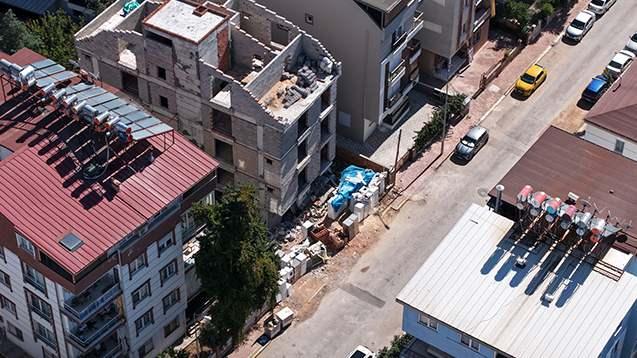 <p>Maddi zorluk nedeniyle Bektaş'ın devam eden diğer inşaatları da yarım kaldı.</p>
