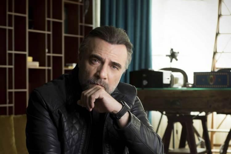 <p>Milyoner yarışmasının güzel gittiğini söyleyen Kaynarca, "Bu işi severek yapıyorum, yaptığımız işin karşılığını da izlenme olarak alıyoruz" dedi.</p>
