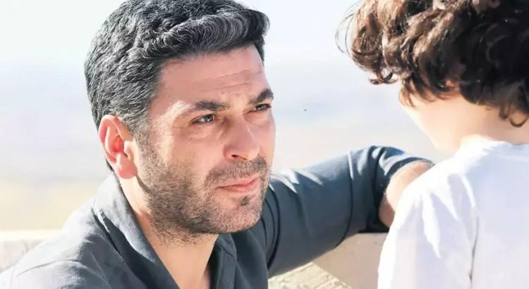 <p>&Uuml;nl&uuml; oyuncu, <span style="color:#800080"><strong><em>"O haberi ben de g&ouml;rd&uuml;m. Milletin işi g&uuml;c&uuml; yok, yapay zek&acirc;yla bir şeyler &uuml;retip sonra da 'Bu Ozan'ın dubl&ouml;r&uuml;ym&uuml;ş' diye ortaya atıyorlar"</em> </strong></span>diyerek <strong>sosyal medyada dolaşıma giren o fotoğrafın yapay zeka olduğunu a&ccedil;ıkladı.</strong></p>
