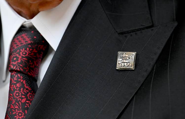 <p>Bahçeli'nin rozeti ve yüzüğü dikkat çekti.</p>
