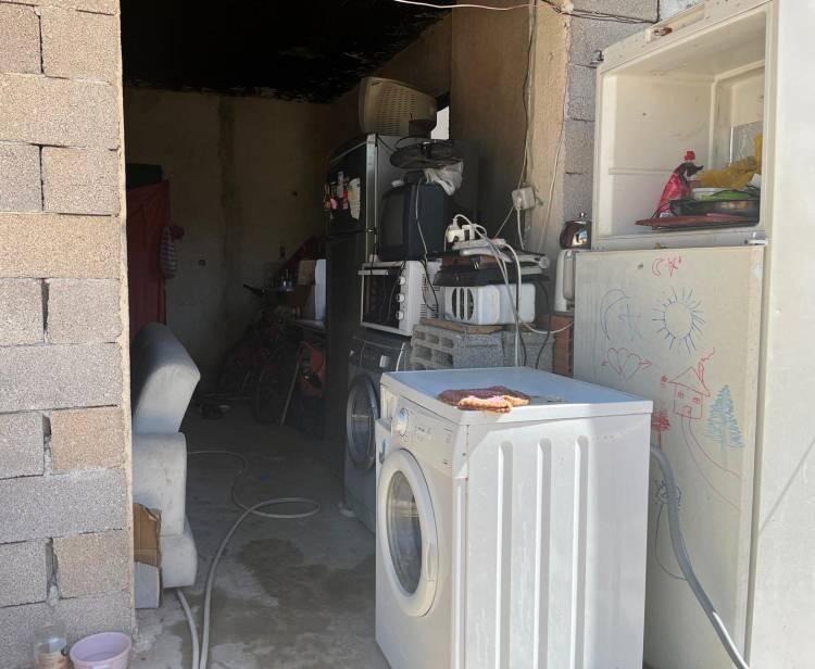 <p><span style="color:#A52A2A"><strong>EV SAHİPLERİNE ÖDEME YAPAMDI </strong></span></p>

<p> </p>

<p>Polise ve belediyeye başvuran Bektaş, son olarak inşaatı işgal eden kardeşler hakkında şikayetçi olup, tahliye davası açtı.</p>

<p> </p>

<p>1,5 yıldır inşaatı duran Bektaş, <span style="color:#A52A2A"><em><strong>satışını yaptığı dairelerin sahiplerine de paralarını ödeyemedi.</strong></em></span></p>
