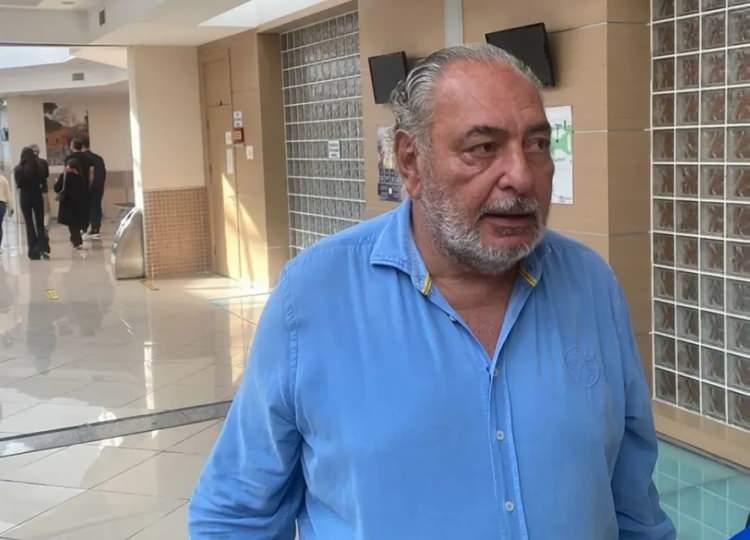 <p><span style="color:#000000"><strong>O gün yaşananları anlatan yolcu şu ifadeleri kullandı:</strong></span></p>

<p>"Bodrum'dan İstanbul'a gitmek için uçağa bindik. Son uyarılar yapılırken Muhtar ekonomi sınıfındaki koltuğundan kalkıp business class'a yöneldi. Uyarılara aldırış etmeden o bölümdeki boş koltuğa oturdu. Kabin çalışanları, Muhtar'ın biletini kontrol edip 'Reha bey biletiniz ekonomi sınıfı. Buraya geçemezsiniz' diyerek ısrarla uyarı yaptı."</p>
