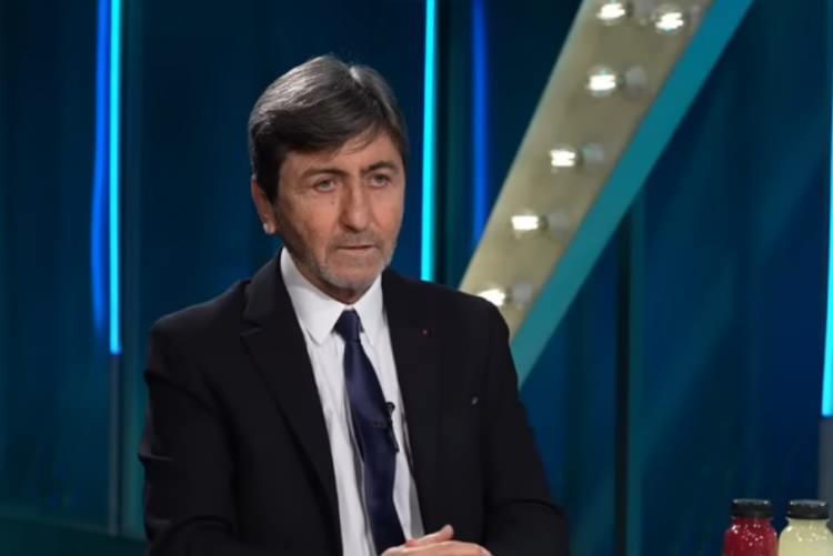 <p>Ancak çok daha iyi bir santrfor alması gerekiyor. Soru işaretleri olan Jhon Duran, sadece golcü dediğimiz En-Nesyri değil; bunlardan daha iyi, oyun içerisinde daha kolektif bir santrfor almak gerekiyor.​</p>
