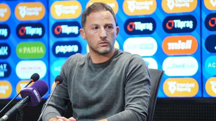 <p>Mourinho, üstten bakan bir figürdü. Çok samimiyet de iyi bir şey değildir; ancak Tedesco’nun o dengeyi koruduğunu görebiliyorum."</p>
