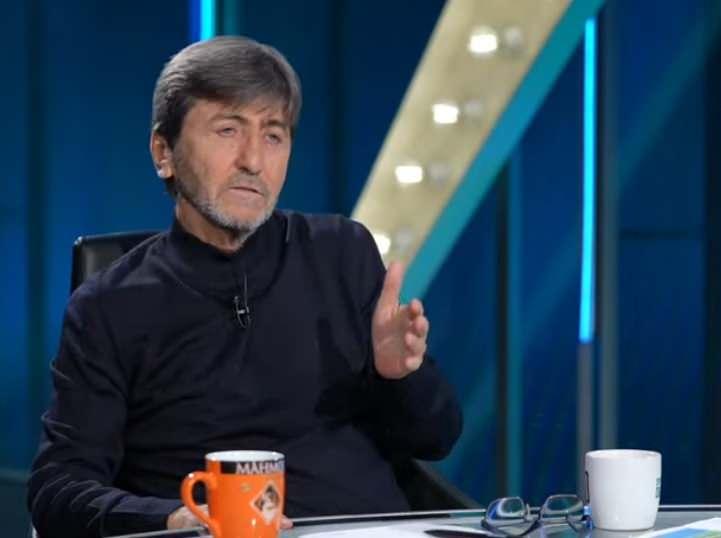 <p>Ben tabii, Fenerbahçe'nin Avrupa'da en az çeyrek final göreceğini düşünüyorum.</p>
