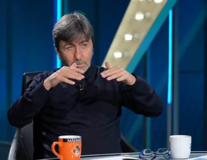 <p><strong>"FENERBAHÇE'NİN EN AZ ÇEYREK FİNAL OYNAYACAĞINI DÜŞÜNÜYORUM"</strong></p>
