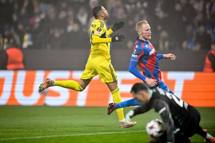 <p>UEFA Avrupa Ligi'nin beşinci haftasında Fenerbahçe, 27 Kasım'da İstanbul'da Ferençvaroş'u konuk edecek.</p>
