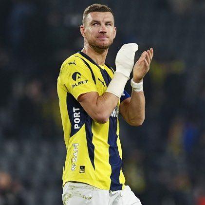 <p>Ben Fenerbahçe'nin forvetinde Dzeko'nun 28-29 yaşındaki hali gibi bir oyuncu görmek isterim.</p>
