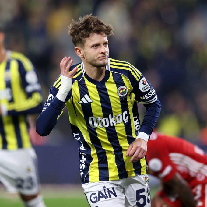 <p>Szymanski yetenekli ama enerjisinin mental olarak 'bir kulüp bulsam da gitsem' olduğunu düşünüyorum.</p>
