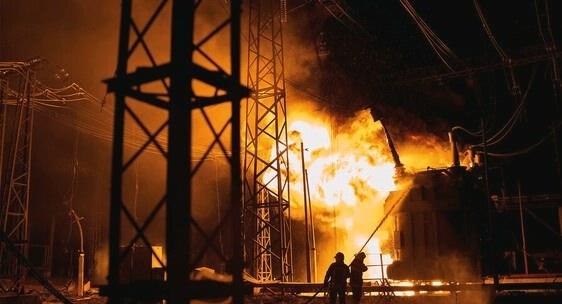 <p>Rusya Devlet Başkanı Vladimir Putin'in 24 Şubat 2022'de Ukrayna'da "özel askeri operasyon" diye başlattığı büyük işgalde ağır kayıplar devam ederken Rusya'nın son hedefi ülkenin enerji altyapısı oldu.</p>
