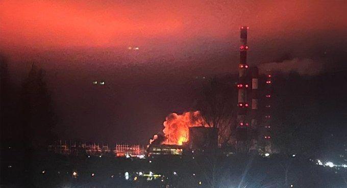 <p>Centerenergo, birden fazla tesise aynı anda düzenlenen saldırıların ardından tüm termik santrallerinin çalışmayı durdurduğunu teyit ederek, "Durduk. Artık üretim sıfır. </p>

<p> </p>
