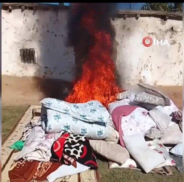 <p>Şanlıurfa'nın Ceylanpınar ilçesine bağlı kırsal Maden Mahallesi'ndeki bir evde nedeni henüz belirlenemeyen yangınlar çıkıyor.</p>
