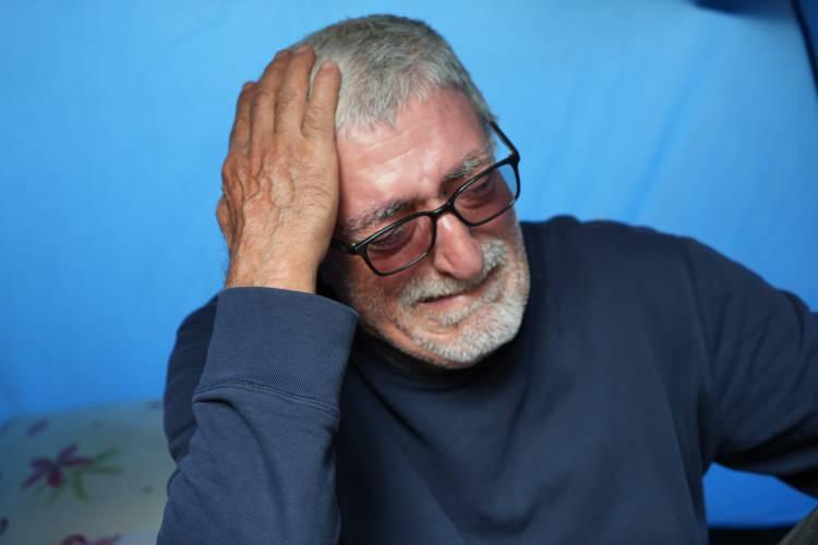 <p><span style="color:#B22222"><strong>'KELEPÇEYİ, BIÇAKLAYAN KİŞİNİN TALEBİYLE TAKTILAR'</strong></span></p>

<p> </p>

<p>Eşi tarafından bıçaklandıktan sonra üç ay cezaevinde kalan Z.T.'nin, serbest kaldıktan sonraki gün kendisi hakkında elektronik kelepçe ve uzaklaştırma kararı aldırdığını ileri süren Necdet Tilif, yaşadıklarını şu sözlerle anlattı:</p>
