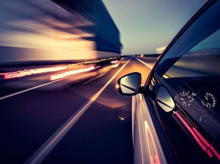 <p><strong><span style="color:#B22222">TRAFİKTE YARIŞ YAPAN SÜRÜCÜLERE</span>  | 46 BİN TL CEZA</strong></p>

<p> </p>

<p>Trafikte yarış yapan sürücülere 46 bin TL ceza kesilecek, ayrıca ehliyetlerine 2 yıl süreyle el konulacak. </p>
