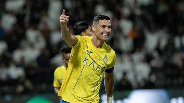 <p>Suudi Arabistan Ligi ekiplerinden Al Nassr forması giyen Cristiano Ronaldo, İngiliz gazeteci Piers Morgan'a açıklamalarda bulundu.</p>
