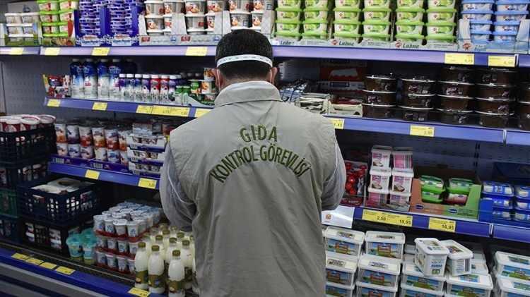 <p>Tarım ve Orman Bakanlığı, gıda &uuml;r&uuml;nlerinde taklit ve tağşiş yapan markaları 'guvenilirgida.tarimorman.gov.tr' internet adresinden a&ccedil;ıklamaya devam ediyor.&nbsp;</p>
