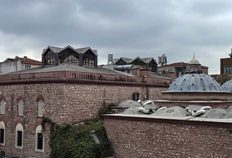 <p>1545 yılında Mimar Sinan'a İstanbul Samatya'da Kapıağası Yakup Ağa Hamamı'nı inşa ettiren Yakup Ağa, Osmanlı klasik dönem mimarisinin seçkin örneklerine katkı sunmuştur.</p>

<p> </p>

<p>Kanuni devrinin önde gelen saray mensuplarından biri olarak anılan Yakup Ağa, hayır eserleriyle de iz bırakmıştır.</p>
