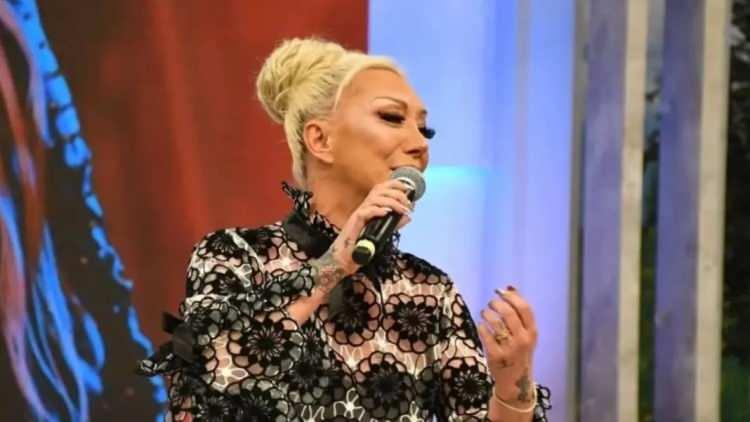 <p><strong>"G&Uuml;LL&Uuml; HUZUR BULSUN"</strong></p>

<p>Sanat&ccedil;ının sevenleri, "G&uuml;ll&uuml; huzur bulsun" yorumlarıyla aileye sağduyu &ccedil;ağrısında bulundu.</p>
