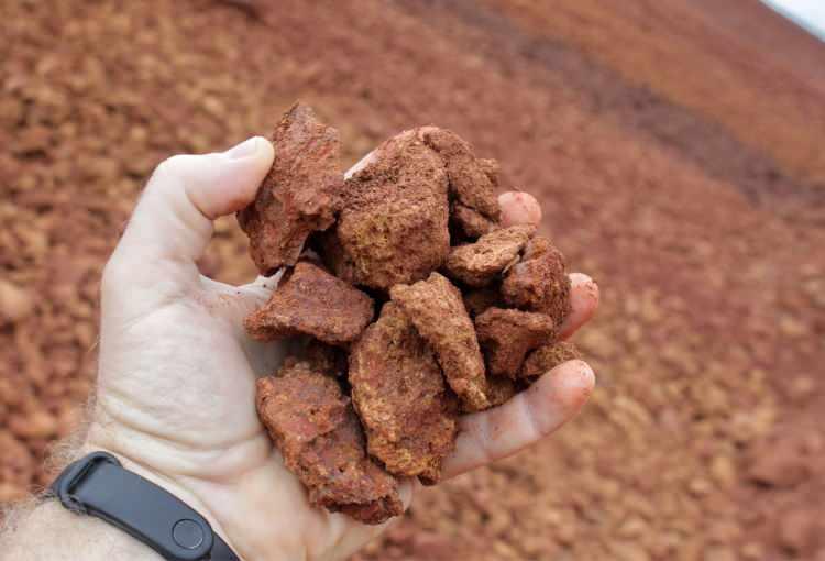 <p><span style="color:rgb(67, 67, 67)">ABD'nin operasyonlarına karşılık hem </span>Venezuela<span style="color:rgb(67, 67, 67)"> hem de Kolombiya'dan gelen açıklamalar, öldürülen bu kişilerin çoğunlukla uyuşturucu kaçakçısı değil, göçmen ya da balıkçılar olduğu iddia ediliyor.</span></p>
