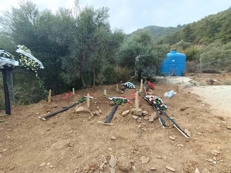 <p>Cumhuriyet Mahallesi Tavşantepe mevkisinde tek katlı evde oturan, eşi Hakan Akcan bir suçtan dolayı cezaevinde bulunan ve ailesinin geçimini hurdacılık yaparak sağlayan Sinem Melisa Akcan, geçen yıl 11 Kasım'da saat 19.00 sıralarında 5 çocuğunu evde bırakıp, hurda toplamaya gitti. </p>
