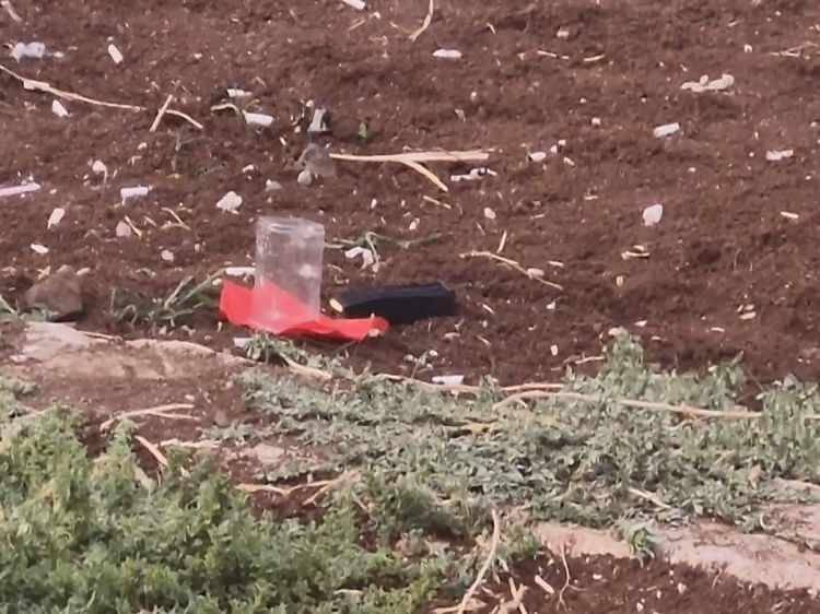 <p><span style="color:#A52A2A"><strong>KAVGA BORÇ MESELESİ NEDENİYLE ÇIKMIŞ </strong></span></p>

<p> </p>

<p>Diyarbakır'da kasap dükkanında iki grup arasında çıkan, Zülfü Coşan (66) ile oğlu Ensari Coşan'ın (36) hayatını kaybettiği, 2 kişinin de yaralandığı silahlı kavgaya ilişkin gözaltına alınan 6 şüphelinin emniyetteki işlemleri sürerken, <em><span style="color:#A52A2A"><strong>kavganın taraflar arasında borç meselesi nedeniyle çıktığı belirtildi.  </strong></span></em></p>
