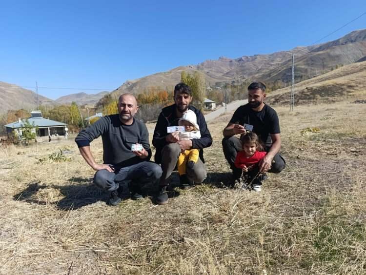 <p>Şu an 65 haneye ve yaklaşık 500 nüfusa ulaşan Yeşildere köyünde yaşayanların soyadı da 'Bilici' olarak devam etti. </p>
