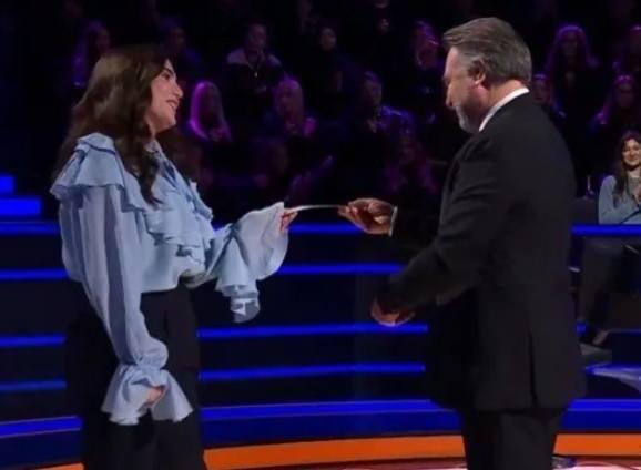 <p>Bu kararıyla yarışmacı, 100 bin TL &ouml;d&uuml;l&uuml;n sahibi oldu.</p>
