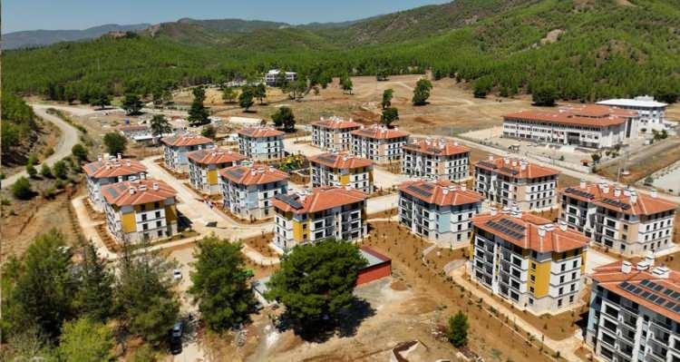 <p><span style="color:#A52A2A"><strong>ERDOĞAN VE KURUM'A TEŞEKKÜR </strong></span></p>

<p> </p>

<p>Bursa'nın her köşesinde yükselecek bu yeni yaşam alanlarının sosyal ve ekonomik anlamda büyük bir kazanım olduğunun altınıçizen Gürkan,<strong> "Bu büyük vizyonun mimarı Cumhurbaşkanımız Recep Tayyip Erdoğan'a ve Çevre, Şehircilik ve İklim Değişikliği Bakanımız Murat Kurum'a, ‘Yüzyılın Konut Projesi' için şehrimiz adına teşekkürlerimi sunuyorum. Bursa'mız için, ülkemiz için hayırlı olsun."</strong> ifadelerini kullandı.</p>
