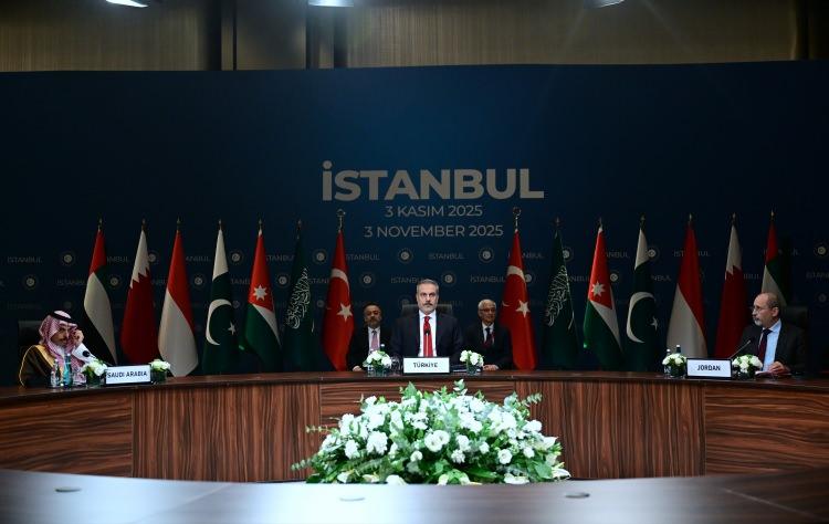 <p>Ateşkesin kalıcı barışa evrilmesi için Müslüman ülkelerin eş güdüm içinde hareket etmesinin önemini vurgulayacak Fidan'ın, Gazze'ye giren insani yardımın yetersiz olduğunu, bu hususta İsrail'in yükümlülüklerini yerine getirmediğini belirtmesi öngörülüyor.</p>
