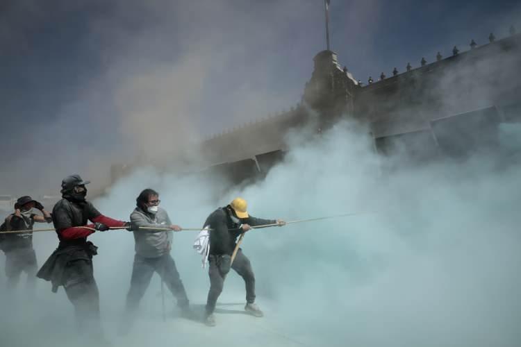 <p>Şiddetle mücadelede ilerleme kaydettiklerini savunan Sheinbaum, protestoların manipüle edildiğini öne sürdü.</p>
