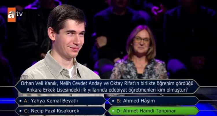 <p><strong>Doğru yanıtın "D" şıkkı "Ahmet Hamdi Tanpınar" olduğunu gören yarışmacı, üzüntü yaşasa da 300 bin TL ile yarışmaya veda etti.</strong></p>
