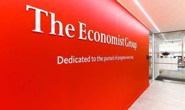 <p>The Economist'in <strong>"The World Ahead 2026"</strong> kapağı, kehanet (öngörü) niteliğinde mesajlar içeriyor. ABD'nin 250. yılı, küresel liderlerin gerilimli yüzleri, yapay zeka simgeleri, iklim krizi işaretleri ve yeni güç dengeleri; 2026'nın <strong>"dünyanın yönünün yeniden belirleneceği"</strong> bir kırılma yılı olacağına işaret ediyor. </p>
