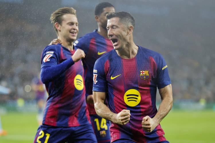 <p>2022 yılından bu yana Barcelona forması giyen Lewandowski, Katalan ekibiyle bu zamana kadar tam 159 maçta sahaya çıktı.  </p>
