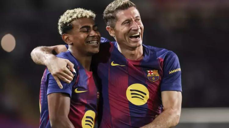 <p>Sezon sonunda sözleşmei sona erecek Polonyalı golcü için dün İspanyol basınında çıkan haberlerde Lewa'nın Barcelona'dan yeni kontrat beklediği ileri sürülmüştü.</p>
