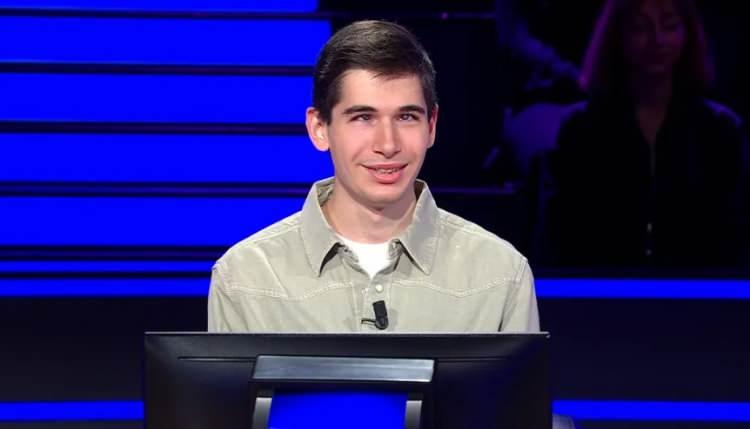 <p><strong>Yeditepe Üniversitesi Fizik Bölümü öğrencisi olan Kerem, yarışmaya heyecanlı bir başlangıç yaptı.</strong></p>
