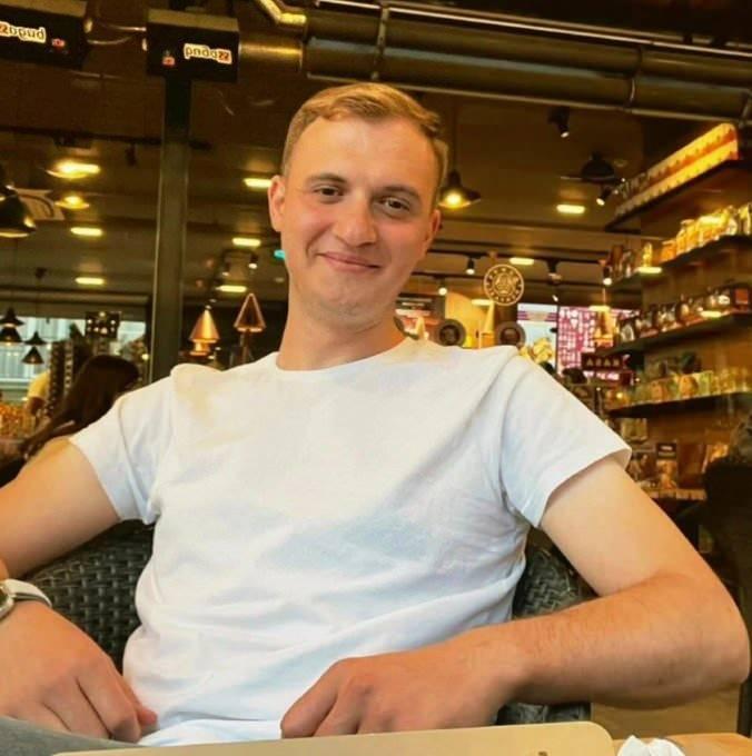 <p><span style="color:#B22222"><strong>HAVA UÇAK BAKIM ASTSUBAY ÜSTÇAVUŞ İLHAN ONGAN</strong></span></p>

<p><strong>Şehit Hava Uçak Bakım Astsubay Üstçavuş İlhan Ongan</strong>’ın da uçak kalkmadan önce ailesiyle ve çocuklarıyla görüşme gerçekleştirdiğini belirten baba Ali Ongan, <strong><em>“Bana, ‘Çok sis var baba, uçağımız geldi” dedi. Ne zaman çıkacaksınız dedim, ‘Gelince ararım’ dedi gelmedi. Getirsinler oğlumu…” </em></strong>dediği öğrenildi.</p>
