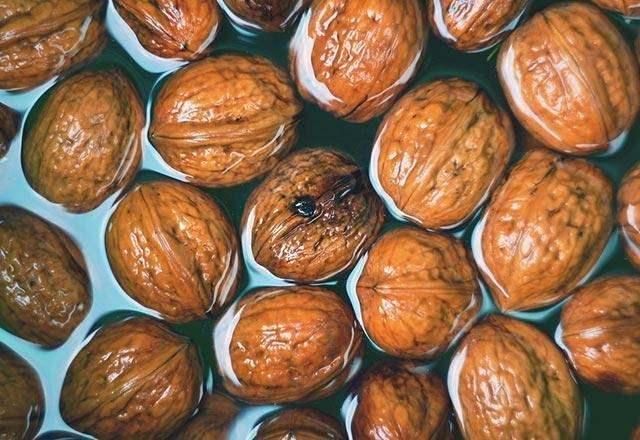 <p><span style="color:#800000"><strong>DİŞ ETİ HASTALIKLARINA BİREBİR</strong></span></p>

<p>Ayrıca bu doğal karışım, diş eti sağlığına iyi gelirken, gargara olarak kullanıldığında ağız içi yaraların iyileşmesine de yardımcı olabiliyor.</p>
