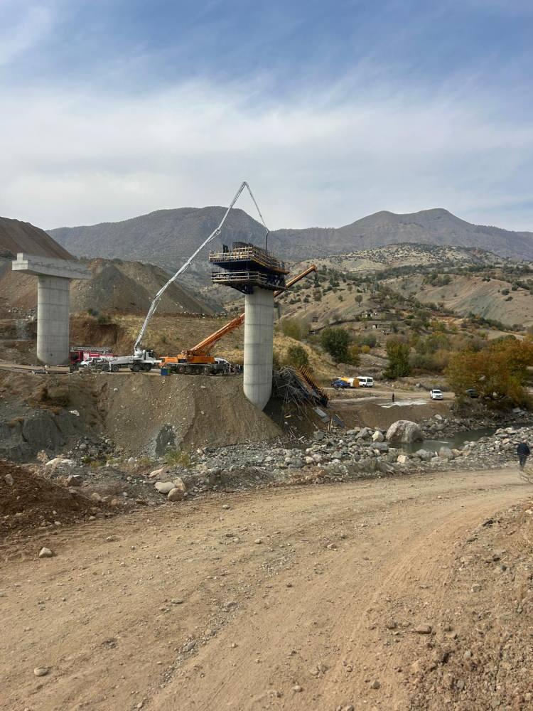 <p>Olay, dün öğle saatlerinde Diyarbakır’ın Kulp ilçesi, Muş kara yolunda meydana geldi. </p>
